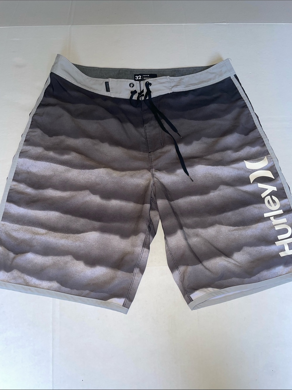 Hurley Men's Gray Ombre Wave Board Shorts Size 33